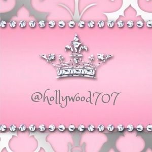 👑 Hi! I’m Laura! 👑